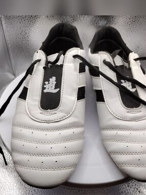 Tai-chi martial arts shoes white and black size 41 (US size 8.5)